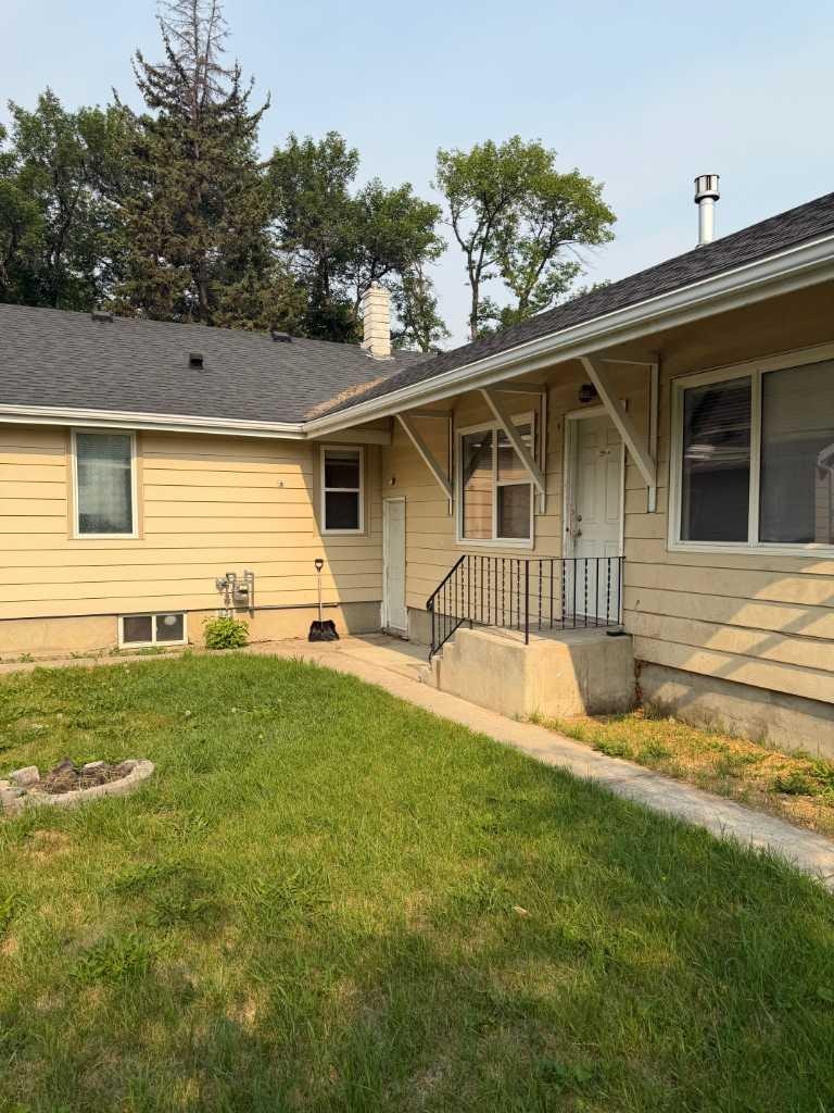 537 12c Street N, Lethbridge, AB, T1H 2N4 - 2