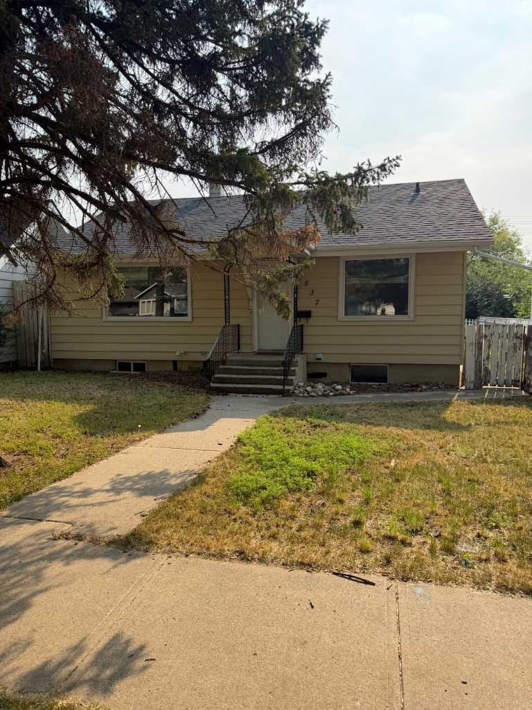 537 12c Street N, Lethbridge, AB, T1H 2N4