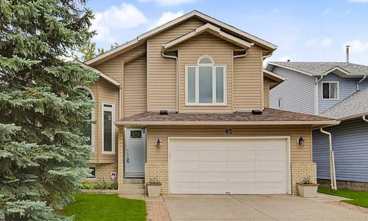 43 Riverside Road SE