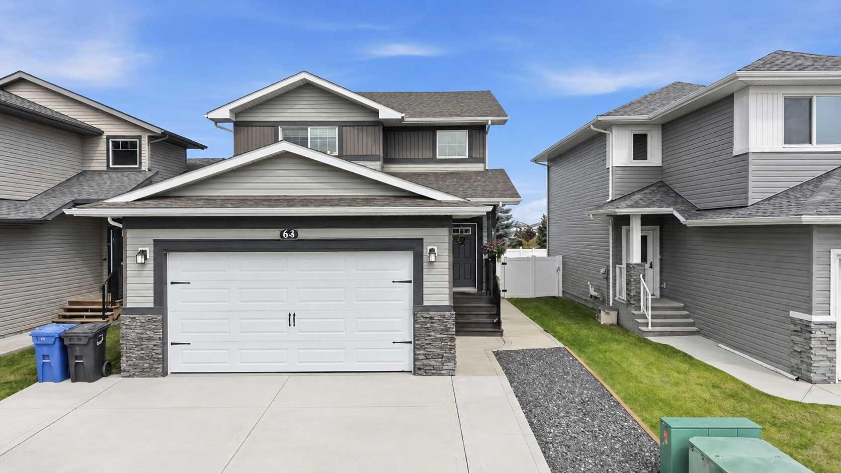 64 Henderson Crescent, Penhold, AB, T0M 1R0