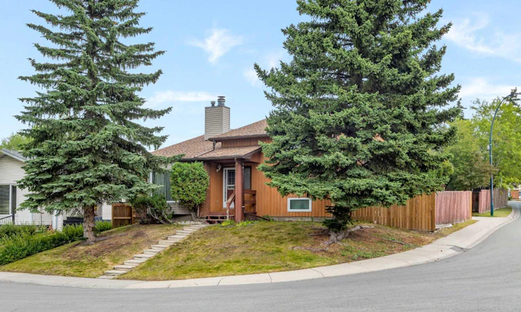 147 Whitlock Close NE