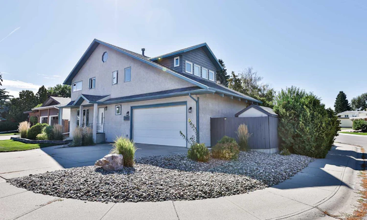 3802 Oak Drive S