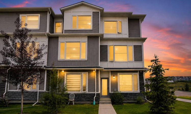 241 Saddlepeace Crescent NE