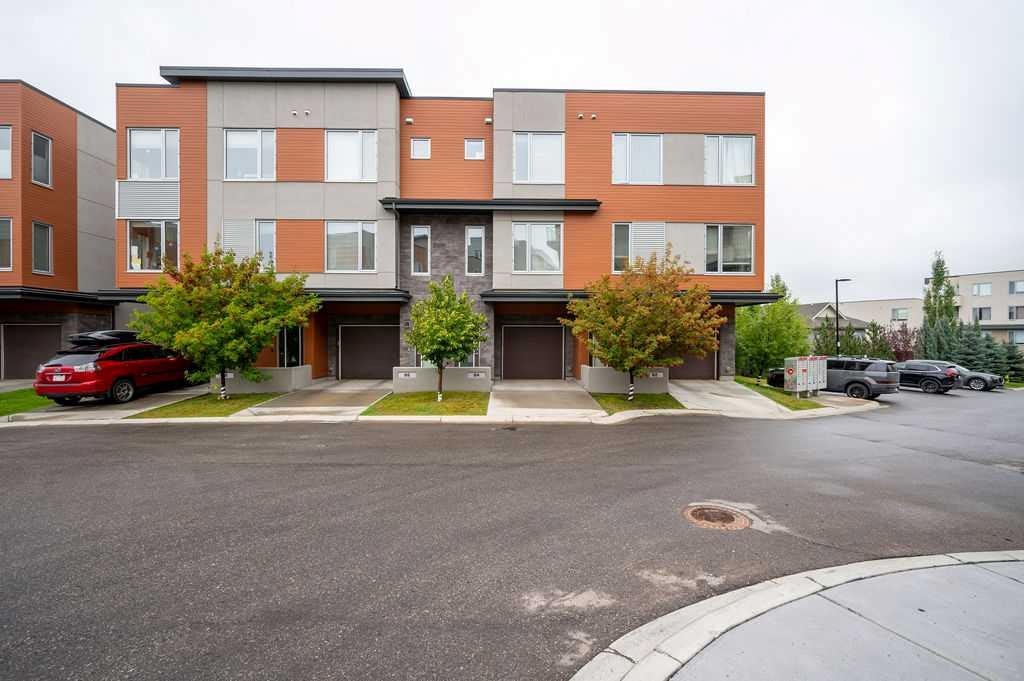84 Shawnee Common SW, Calgary, AB, T2Y 0P9