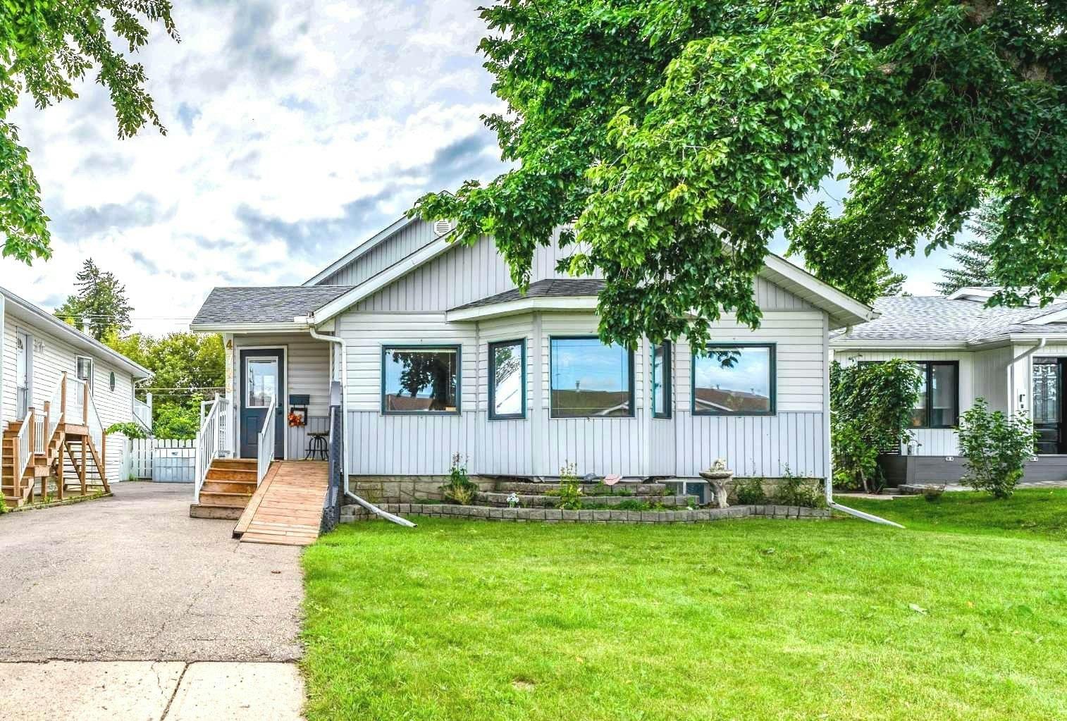 4729 49a Avenue, Lacombe, AB, T4L 1N4