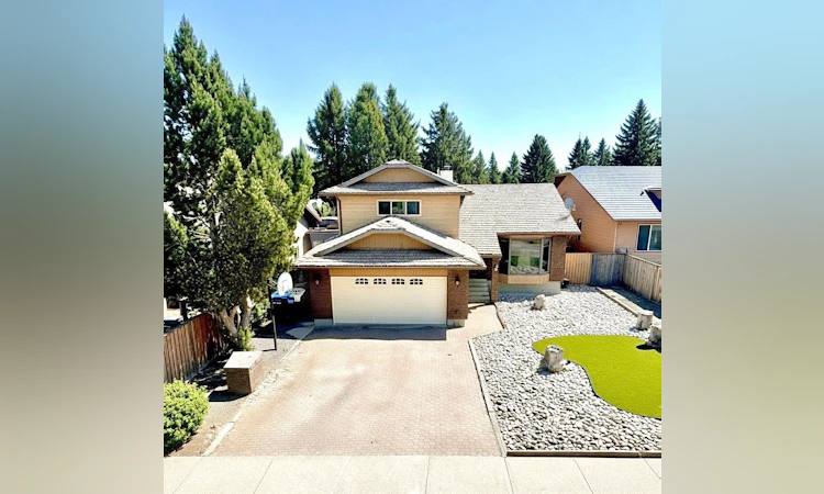42 Ridgewood Boulevard W