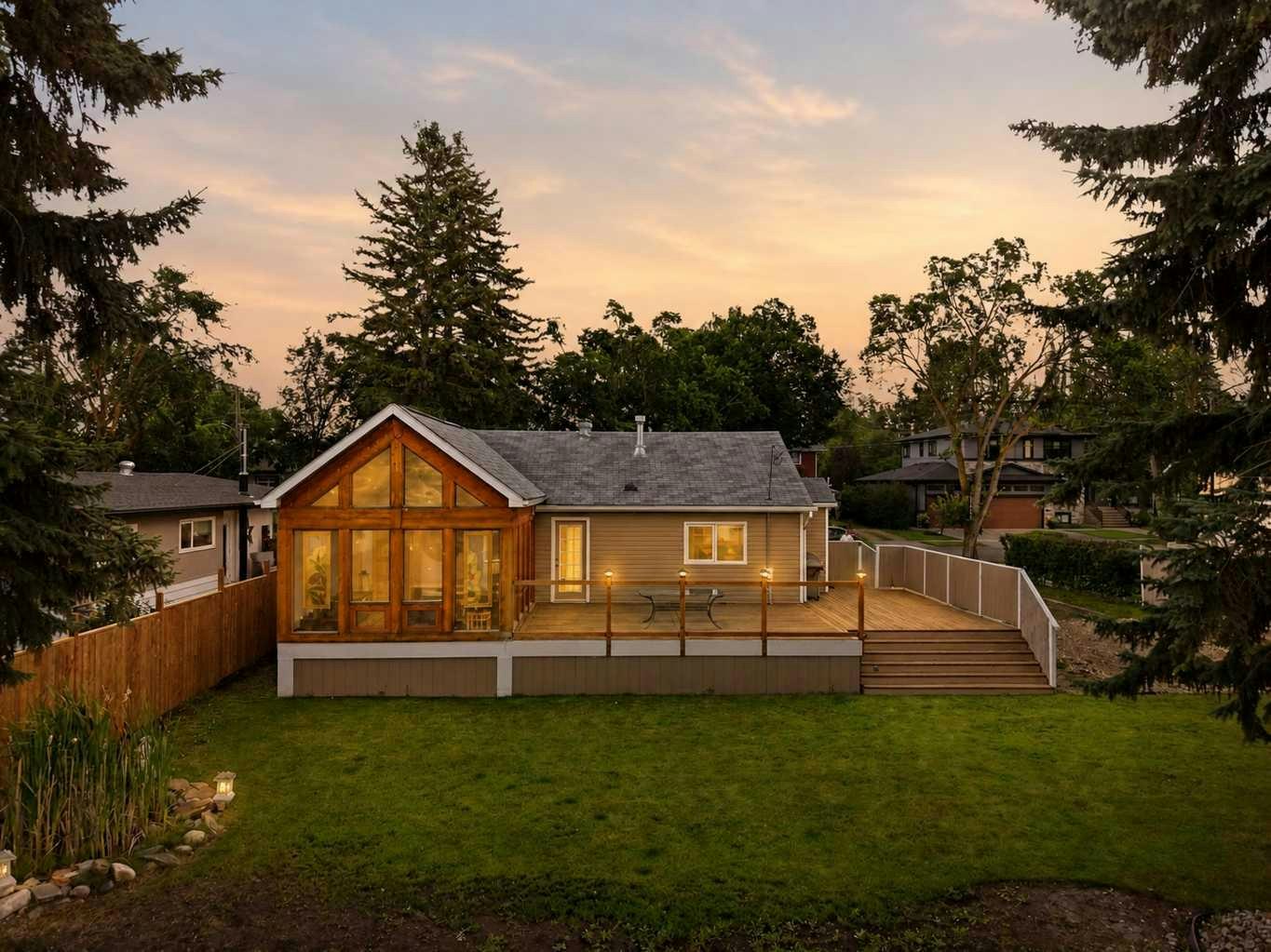 3742 44 Avenue, Red Deer, AB, T4N 3H5