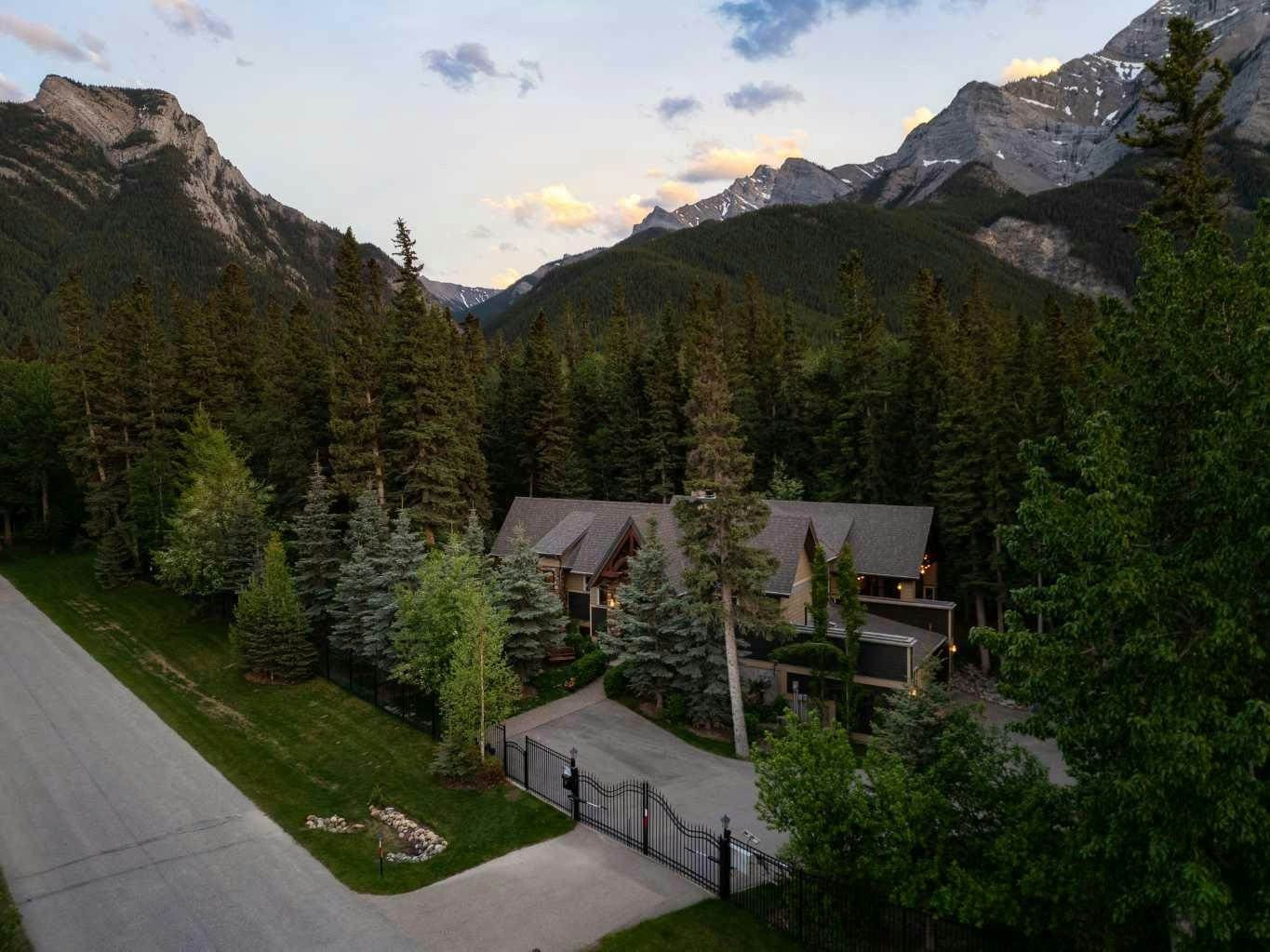 9 Mountaineer Close, Rural Bighorn M.D., AB, T1W 2W3