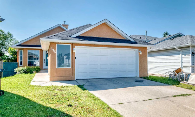315 Appleglen Place SE