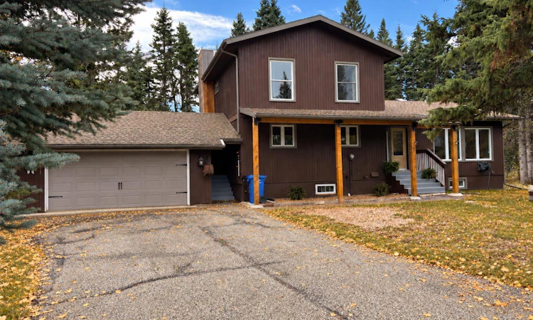 94 Redwood Meadows Drive