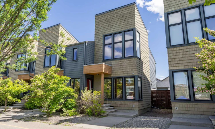 140 Walden Gate SE