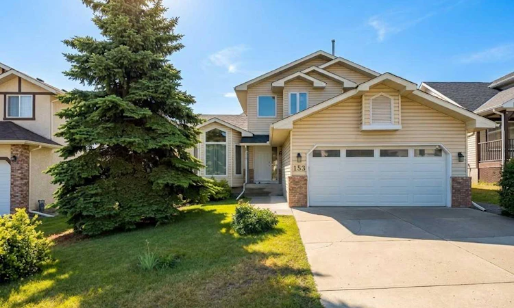 153 Hawkdale Circle NW