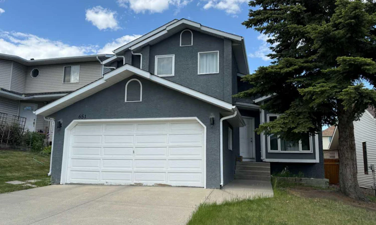 651 Macewan Drive NW
