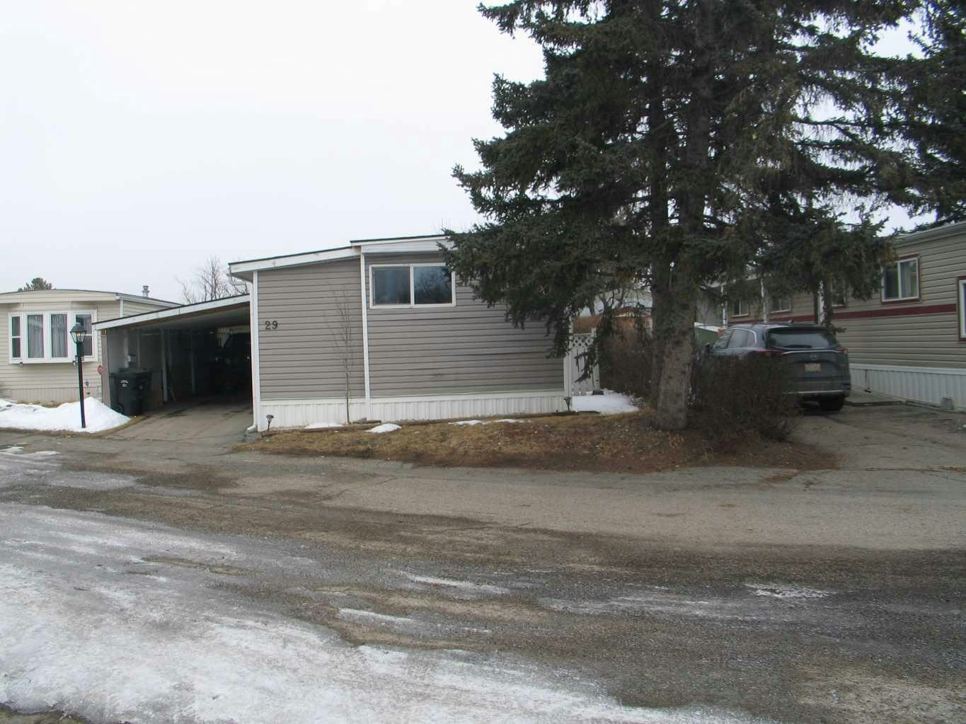 29-3223 83 Street NW, Calgary, AB, T3B 5N1
