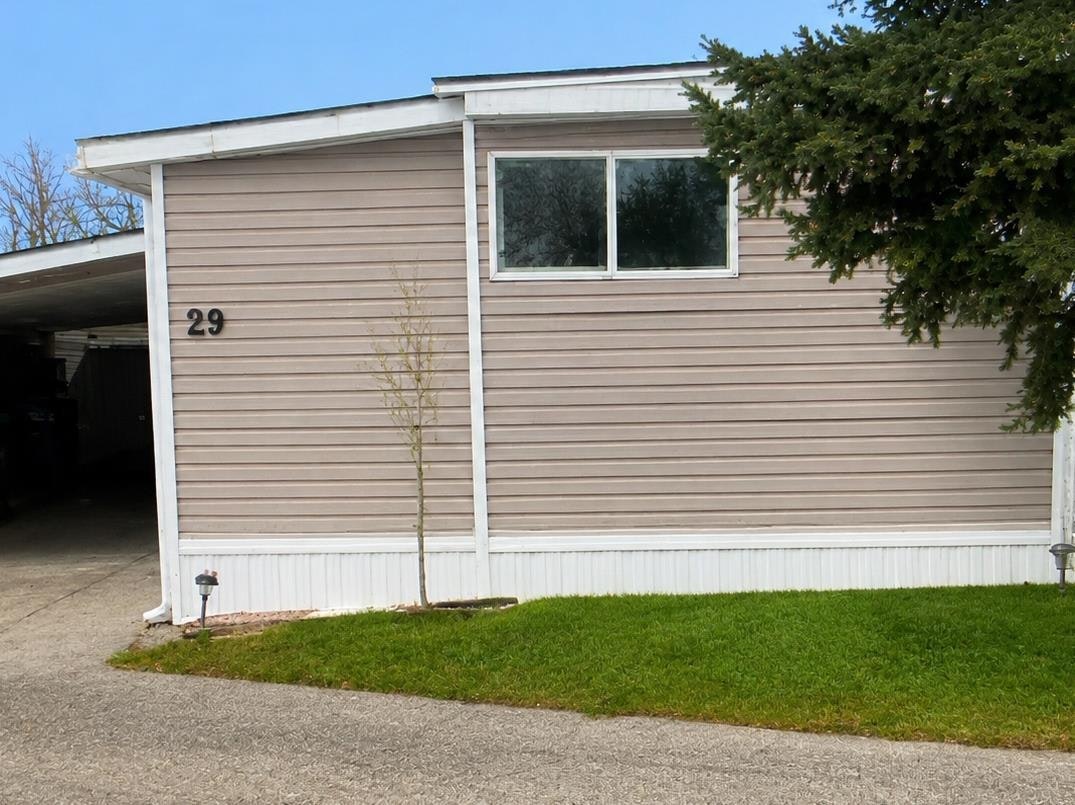 29-3223 83 Street NW, Calgary, AB, T3B 5N1