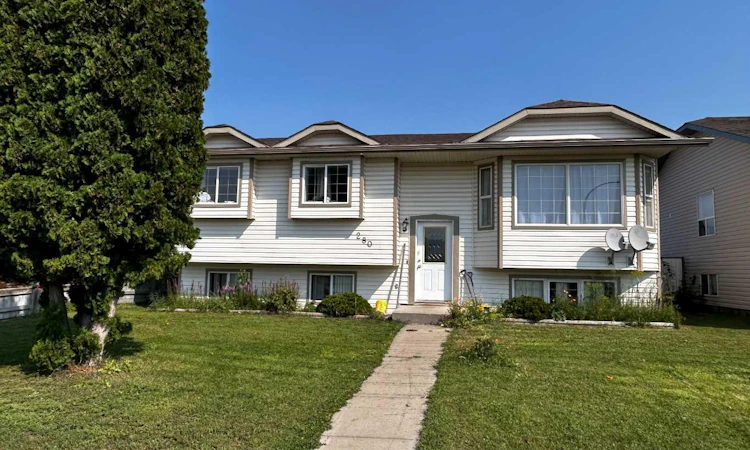 280 Upland Avenue W