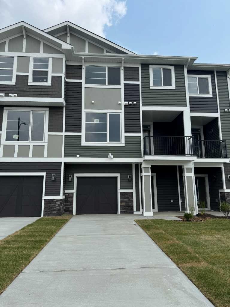 8 Waterford Glen, Chestermere, AB, T1X 2T8
