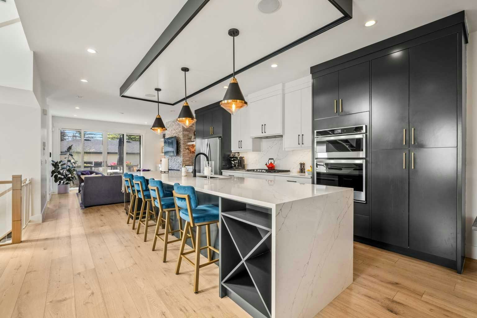 2213 25 Avenue NW, Calgary, AB, T2M 2C2