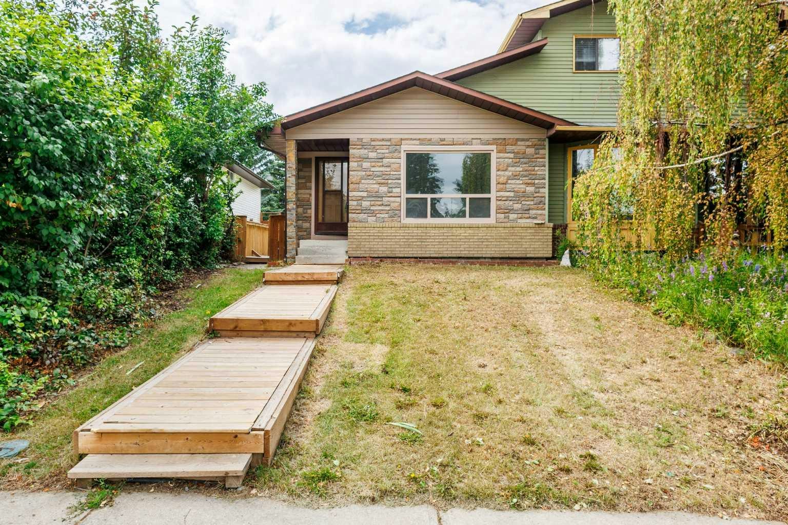 13 Bernard Drive NW, Calgary, AB, T3K 2B4