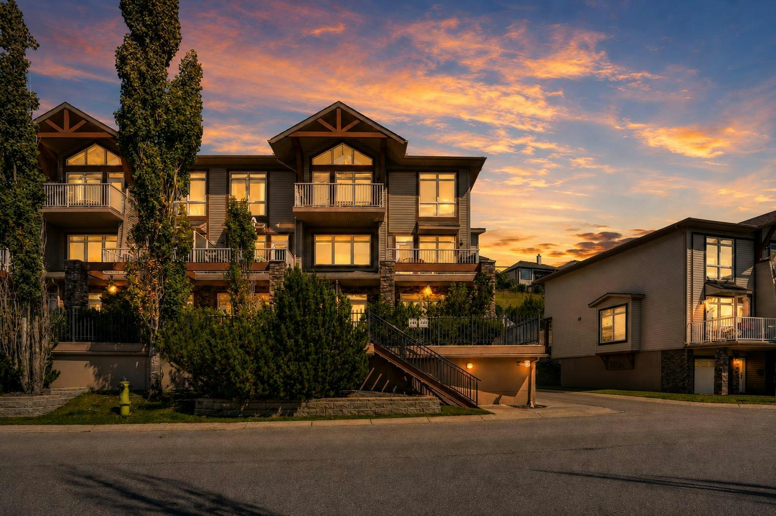 5-148 Rockyledge View NW, Calgary, AB, T3G 5Y4