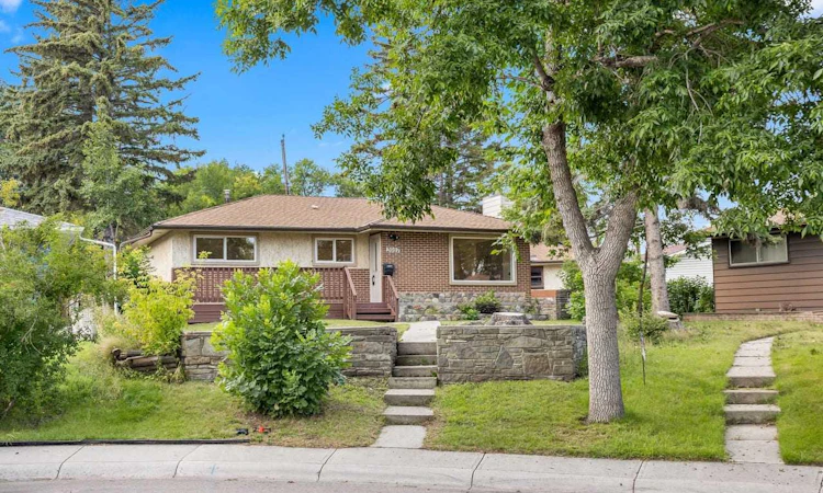 2007 Cottonwood Crescent SE