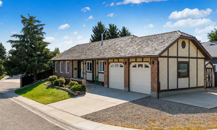 5 Ross View Bay SE