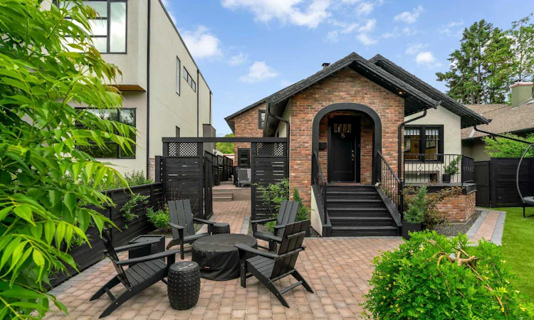 817 Rideau Road SW