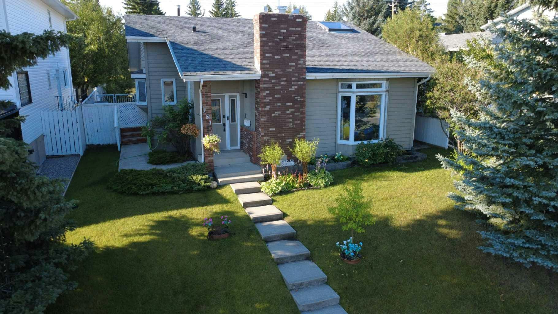 151 Sandstone Place NW, Calgary, AB, T3K 2Z6