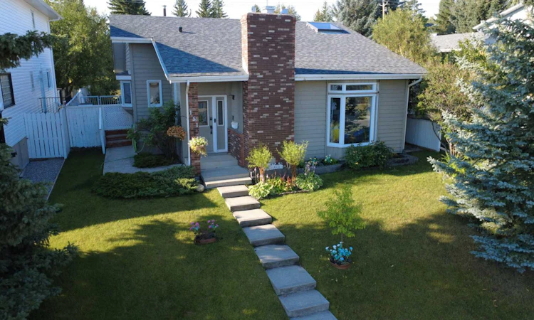 151 Sandstone Place NW