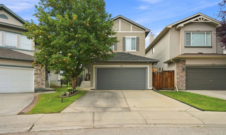 32 Tuscany Ravine Crescent NW