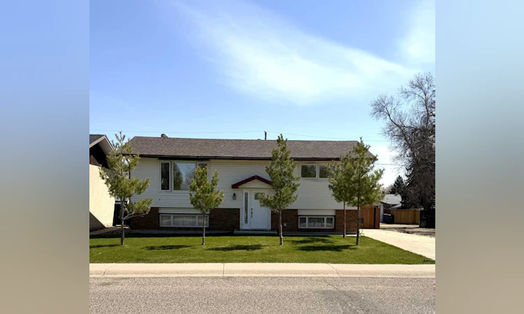 1539 4 Avenue NE