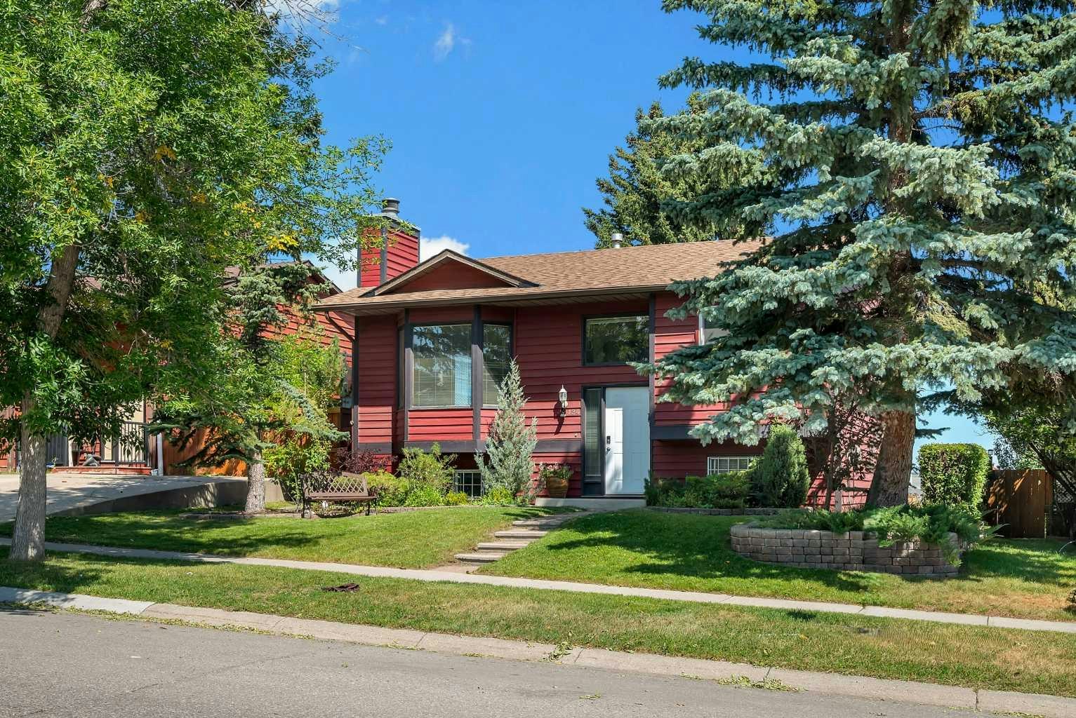 124 Macewan Drive NW, Calgary, AB, T3K 2P7