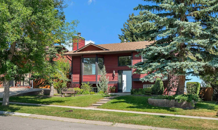 124 Macewan Drive NW