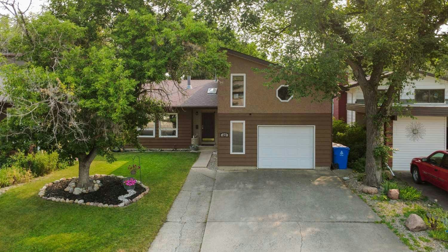 49 Iroquois Crescent W, Lethbridge, AB, T1K 5J3
