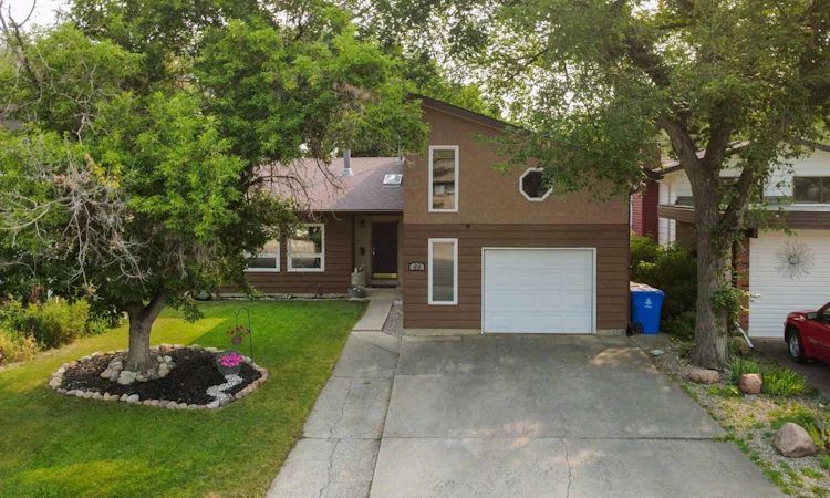 49 Iroquois Crescent W