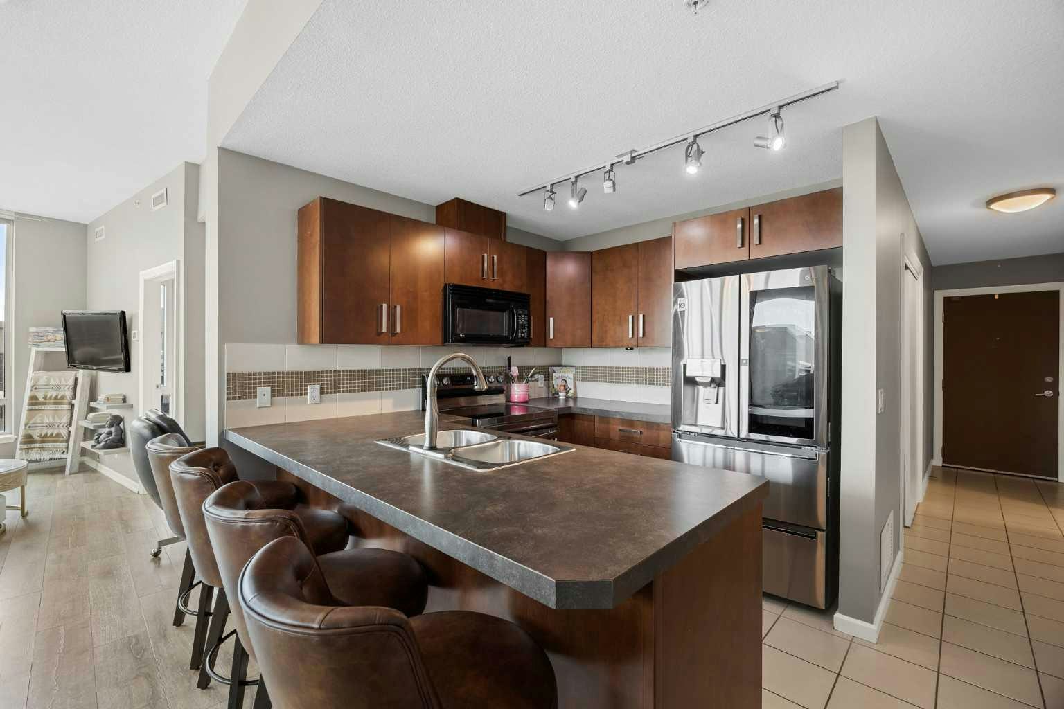 206-210 15 Avenue SE, Calgary, AB, T2G 0B5