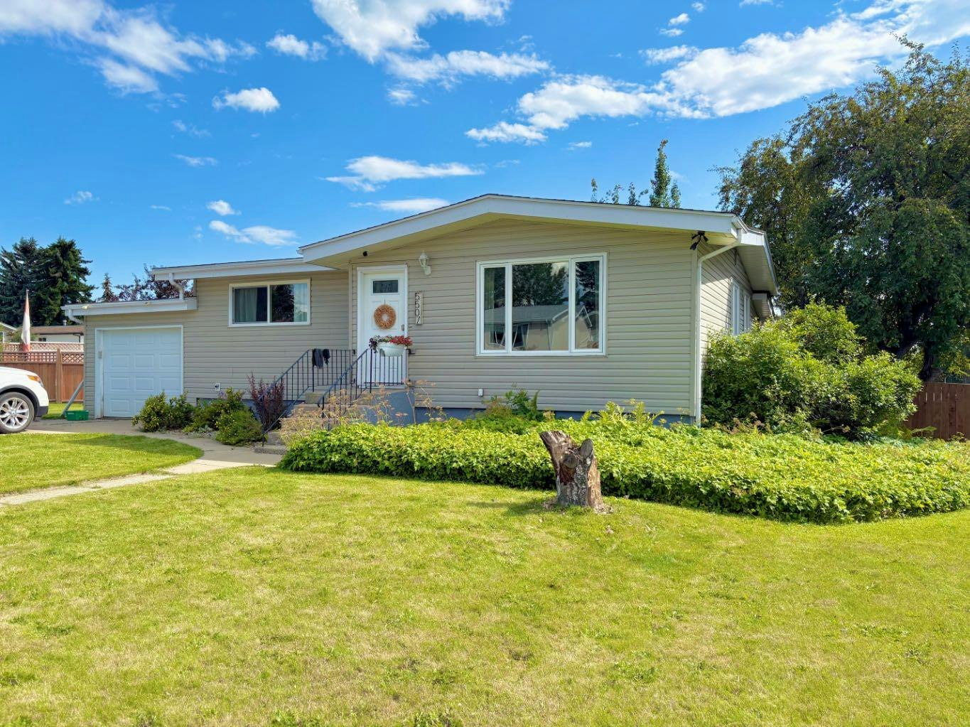5507 53a Avenue, Rocky Mountain House, AB, T4T 1H4