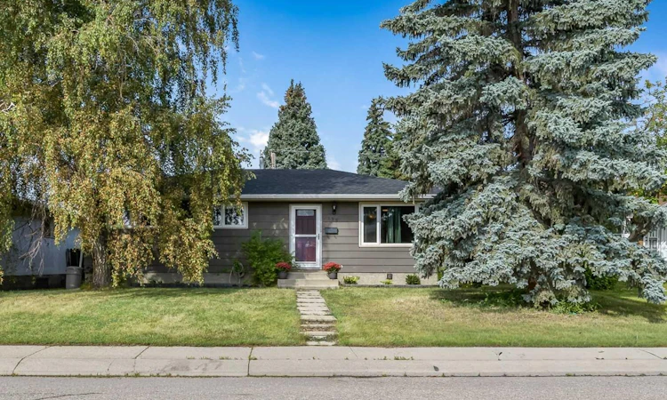 135 Manora Hill NE