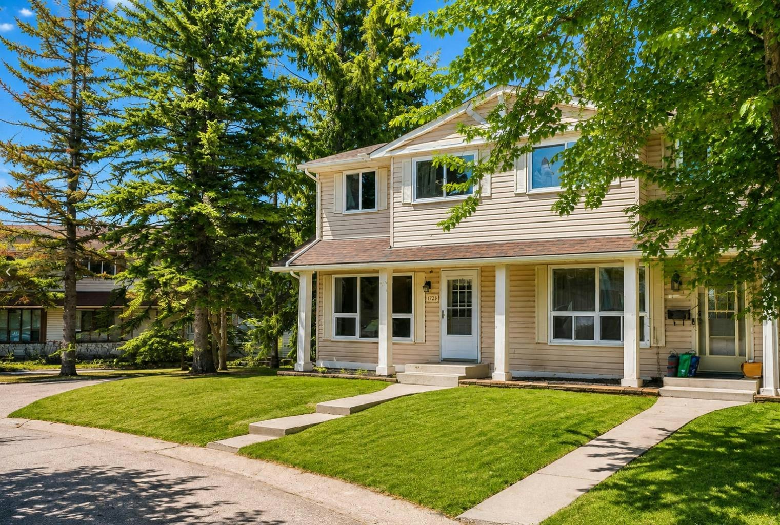174 Woodmont Terrace SW, Calgary, AB, T2W 4Z4