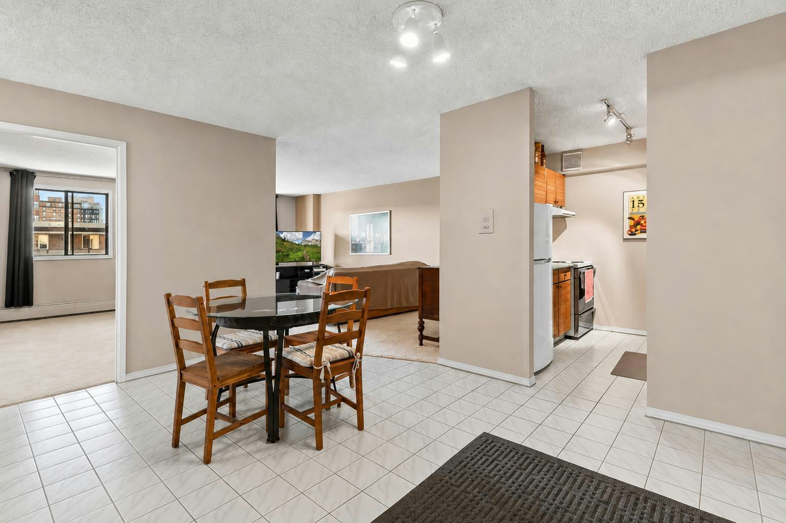 704-718 12 Avenue SW, Calgary, AB, T2R 0H7
