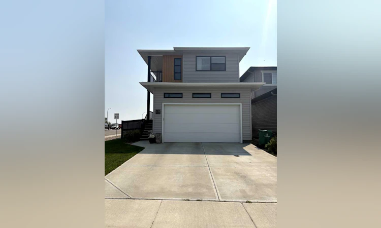 648 Aquitania Boulevard W