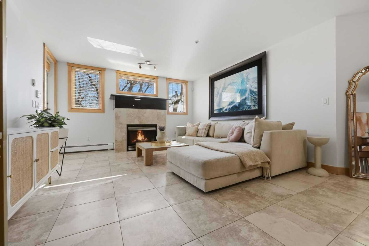 103-2411 Erlton Road SW, Calgary, AB, T2S 3B9