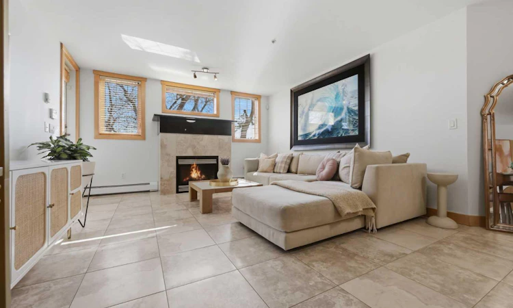 103-2411 Erlton Road SW