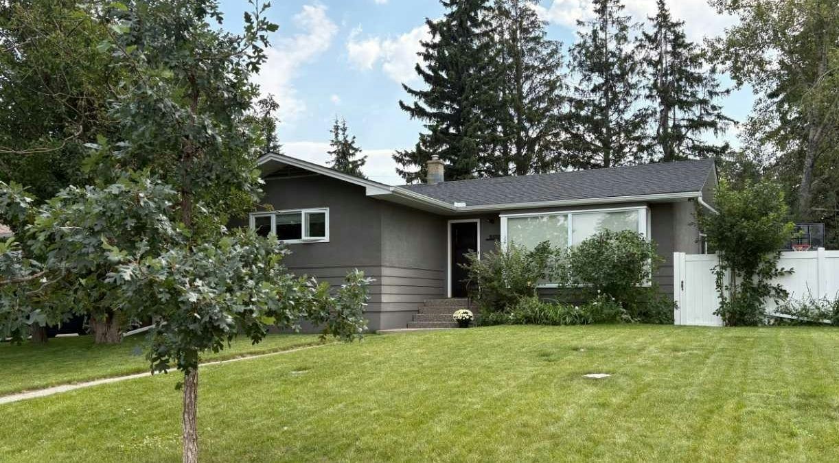 5327 17 Avenue SW, Calgary, AB, T3E 0E8