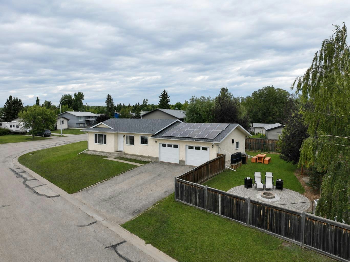 714 Oak Drive, Beaverlodge, AB, T0H 0C0