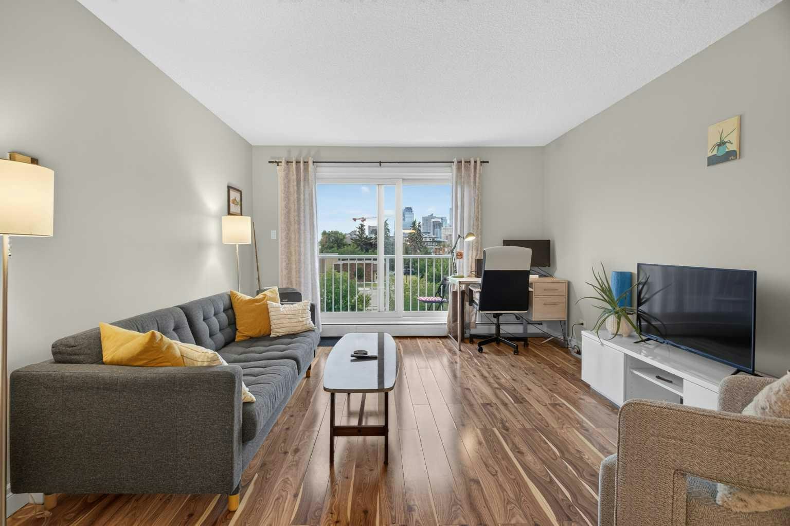 404-17 13 Street SW - 3