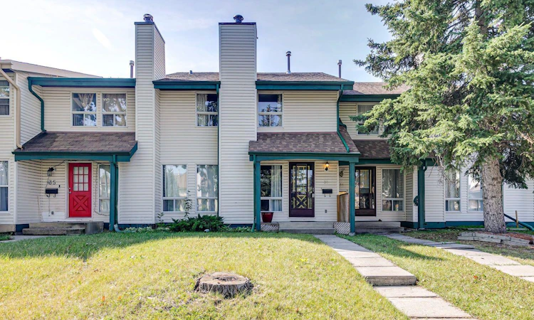 33 Woodhill Court SW
