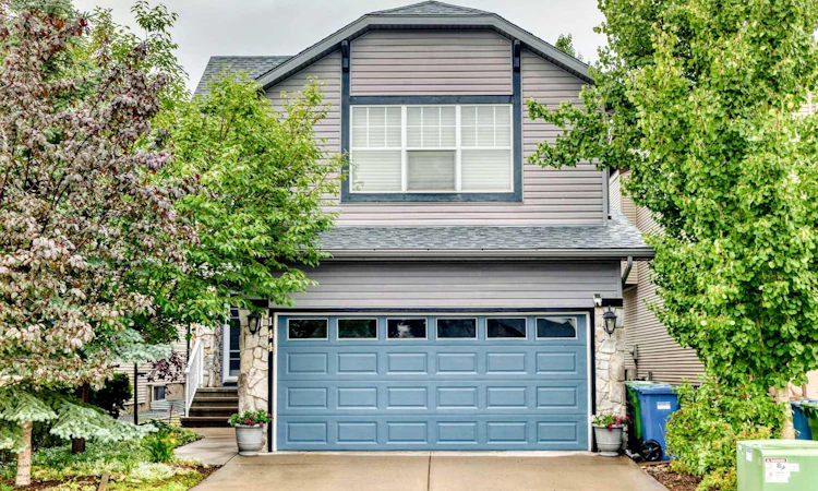 144 Cougarstone Common SW