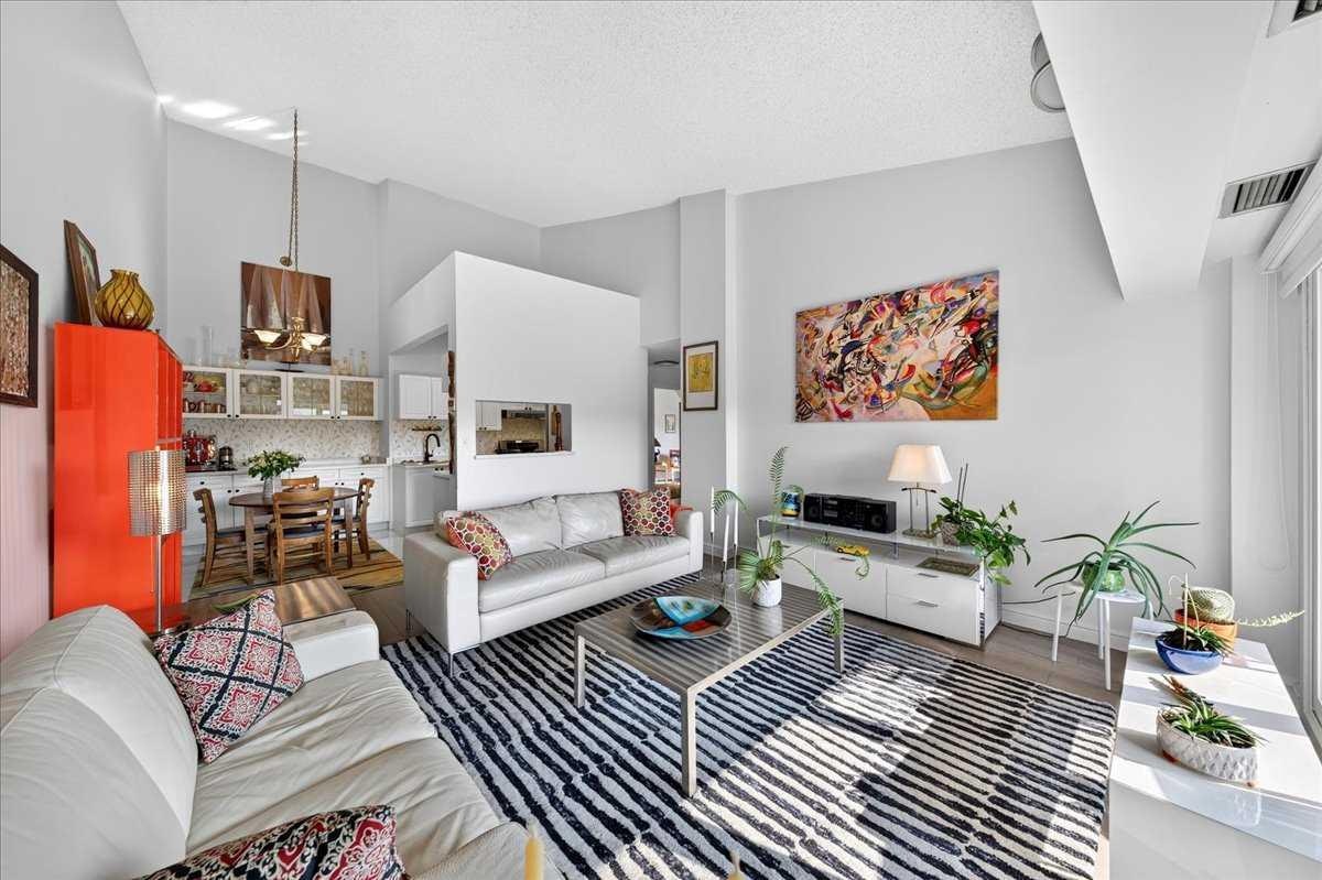 2410-202 Braeglen Close SW, Calgary, AB, T2W 2B1