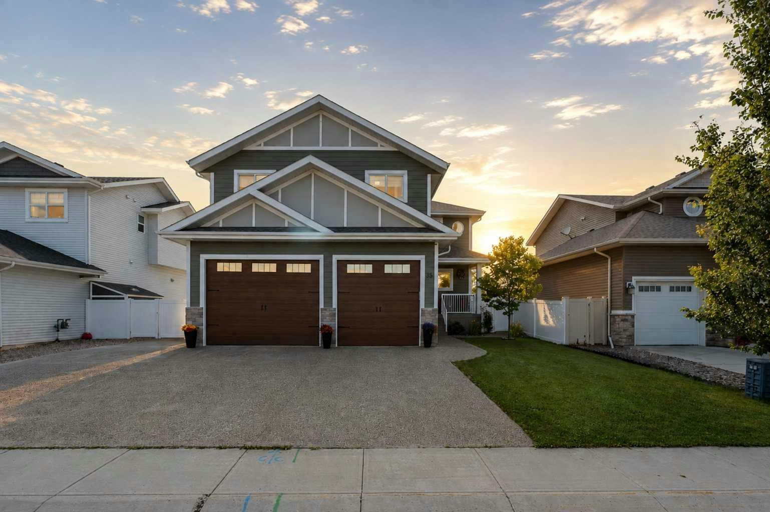 35 Erica Drive, Lacombe, AB, T4L 0H3